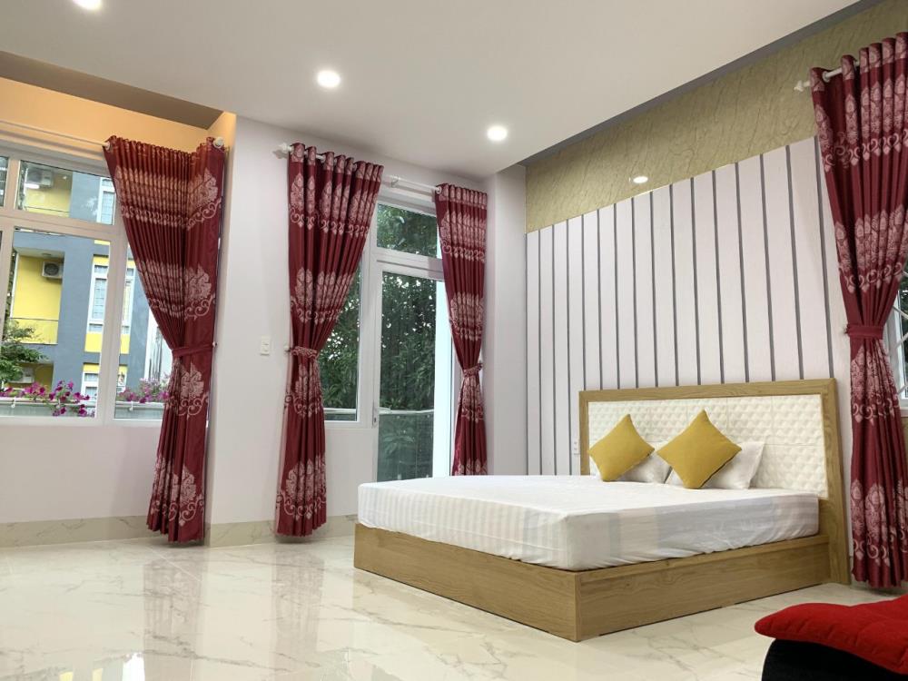Bán khách sạn 4 lầu, mặt tiền Phan Chu Trinh, phường 2, Tp. Vũng Tàu.