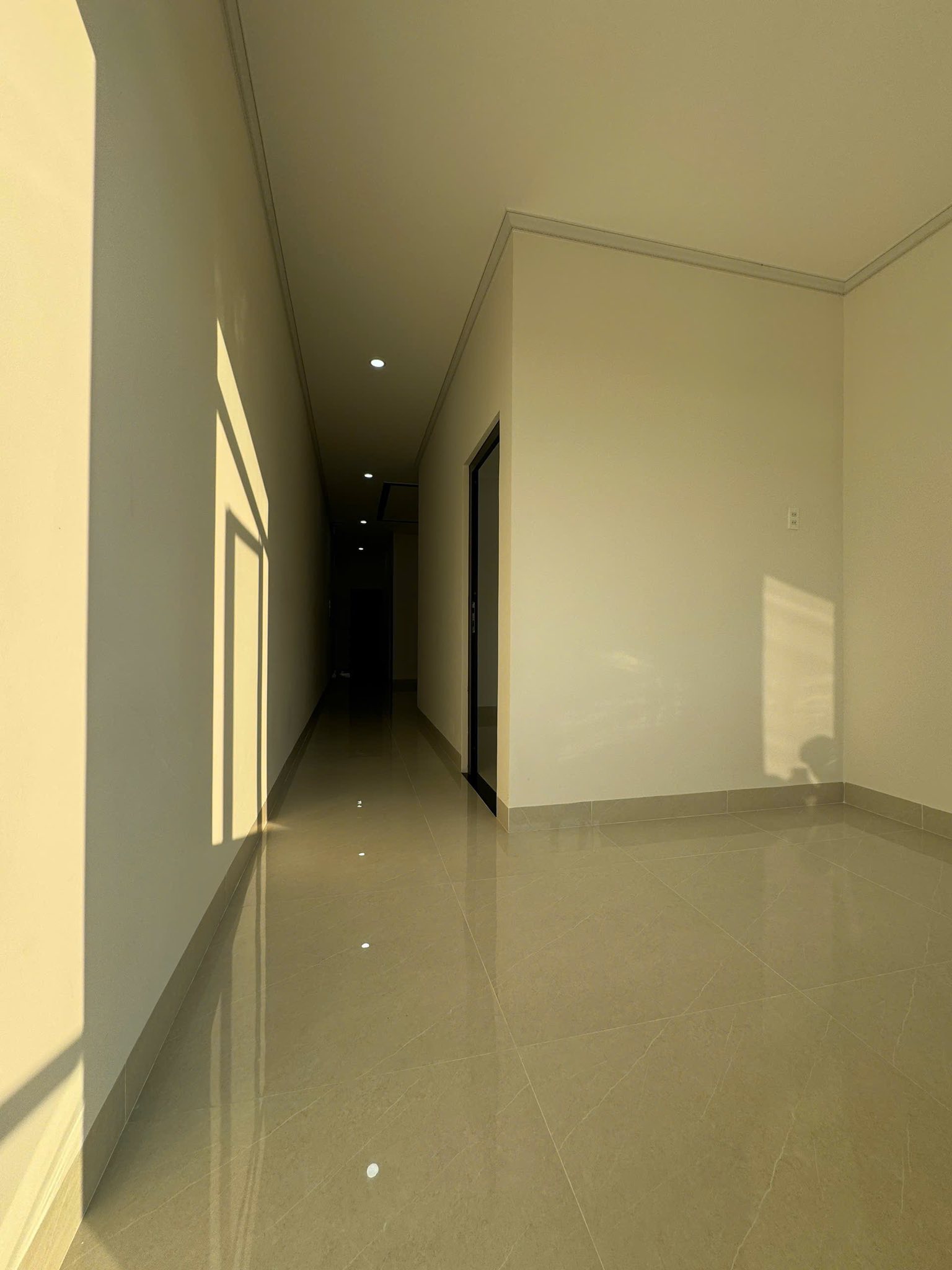 Bán nhà xây mới kiên cố 1 trệt 1 lầu, phong cách hiện đại, nhà mới 100% dọn vào ở ngay