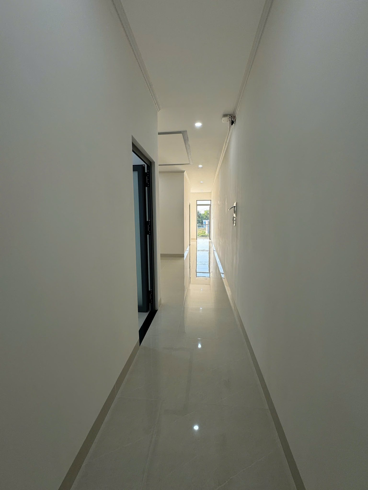 Bán nhà xây mới kiên cố 1 trệt 1 lầu, phong cách hiện đại, nhà mới 100% dọn vào ở ngay