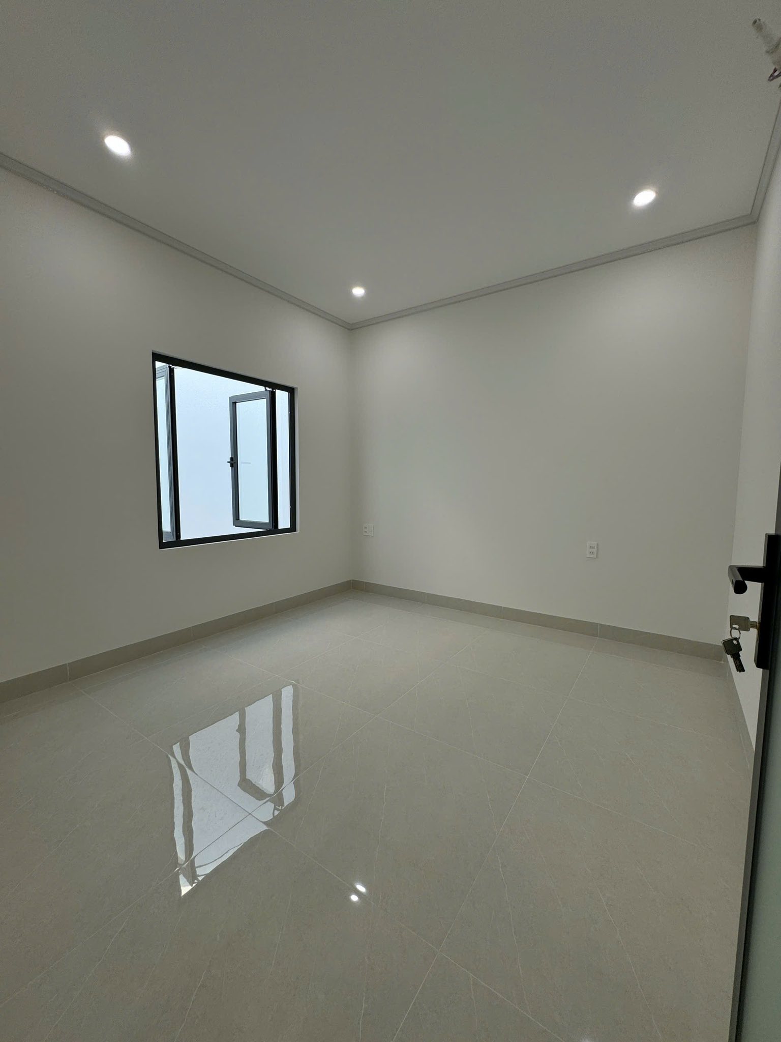 Bán nhà xây mới kiên cố 1 trệt 1 lầu, phong cách hiện đại, nhà mới 100% dọn vào ở ngay