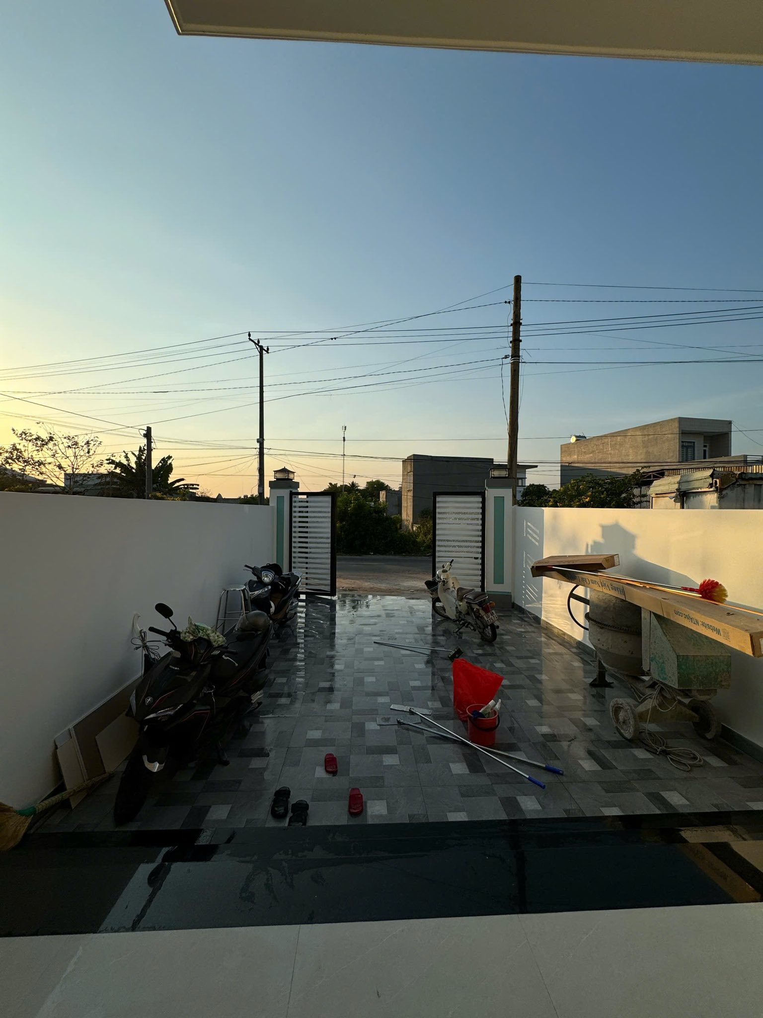 Bán nhà xây mới kiên cố 1 trệt 1 lầu, phong cách hiện đại, nhà mới 100% dọn vào ở ngay