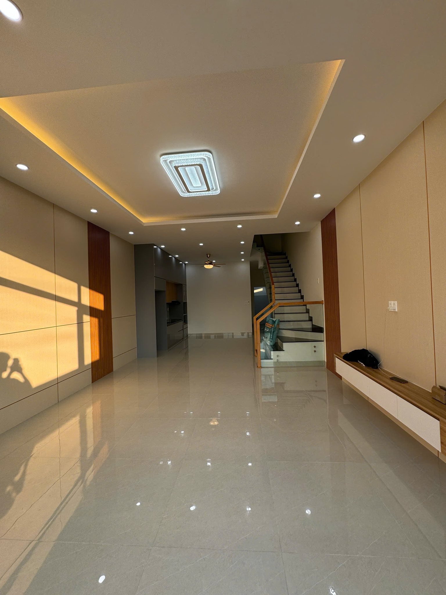 Bán nhà xây mới kiên cố 1 trệt 1 lầu, phong cách hiện đại, nhà mới 100% dọn vào ở ngay