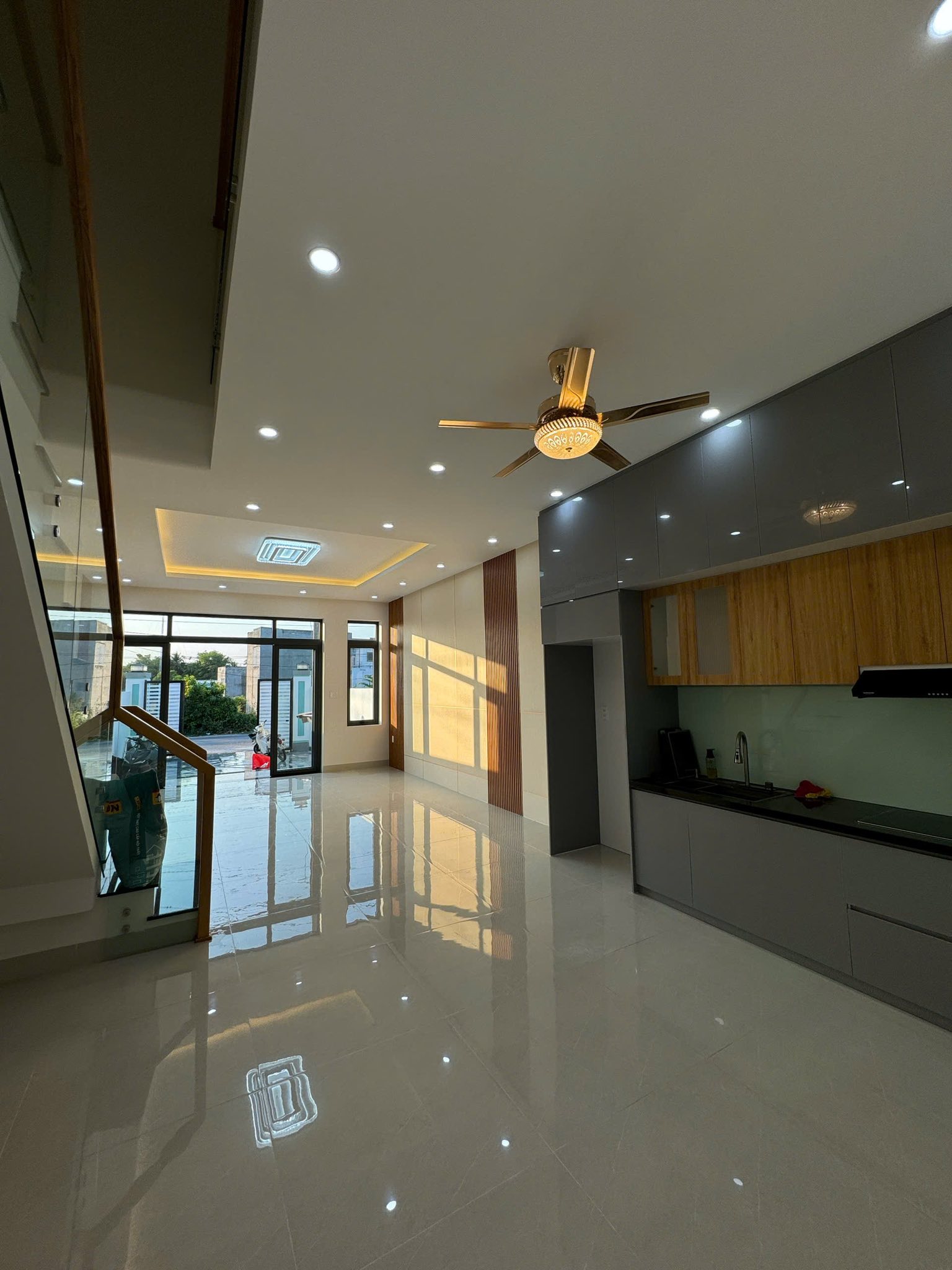 Bán nhà xây mới kiên cố 1 trệt 1 lầu, phong cách hiện đại, nhà mới 100% dọn vào ở ngay