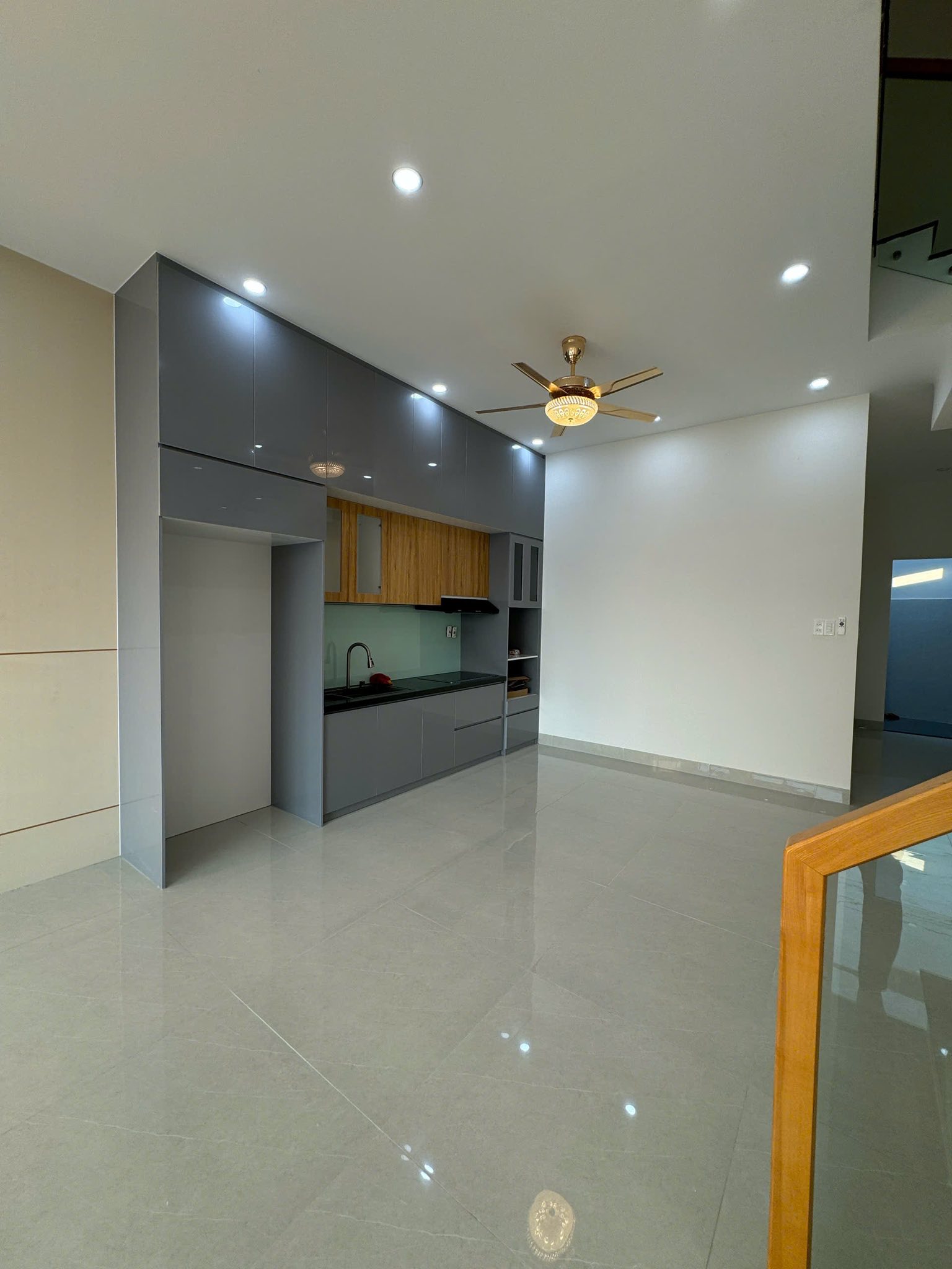 Bán nhà xây mới kiên cố 1 trệt 1 lầu, phong cách hiện đại, nhà mới 100% dọn vào ở ngay