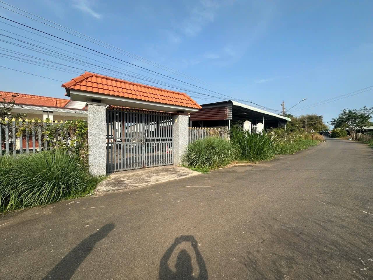 Cần bán nhà mái thái mặt tiền đường nhựa - Hòa Long (Phường Tam Long, TP.HCM)