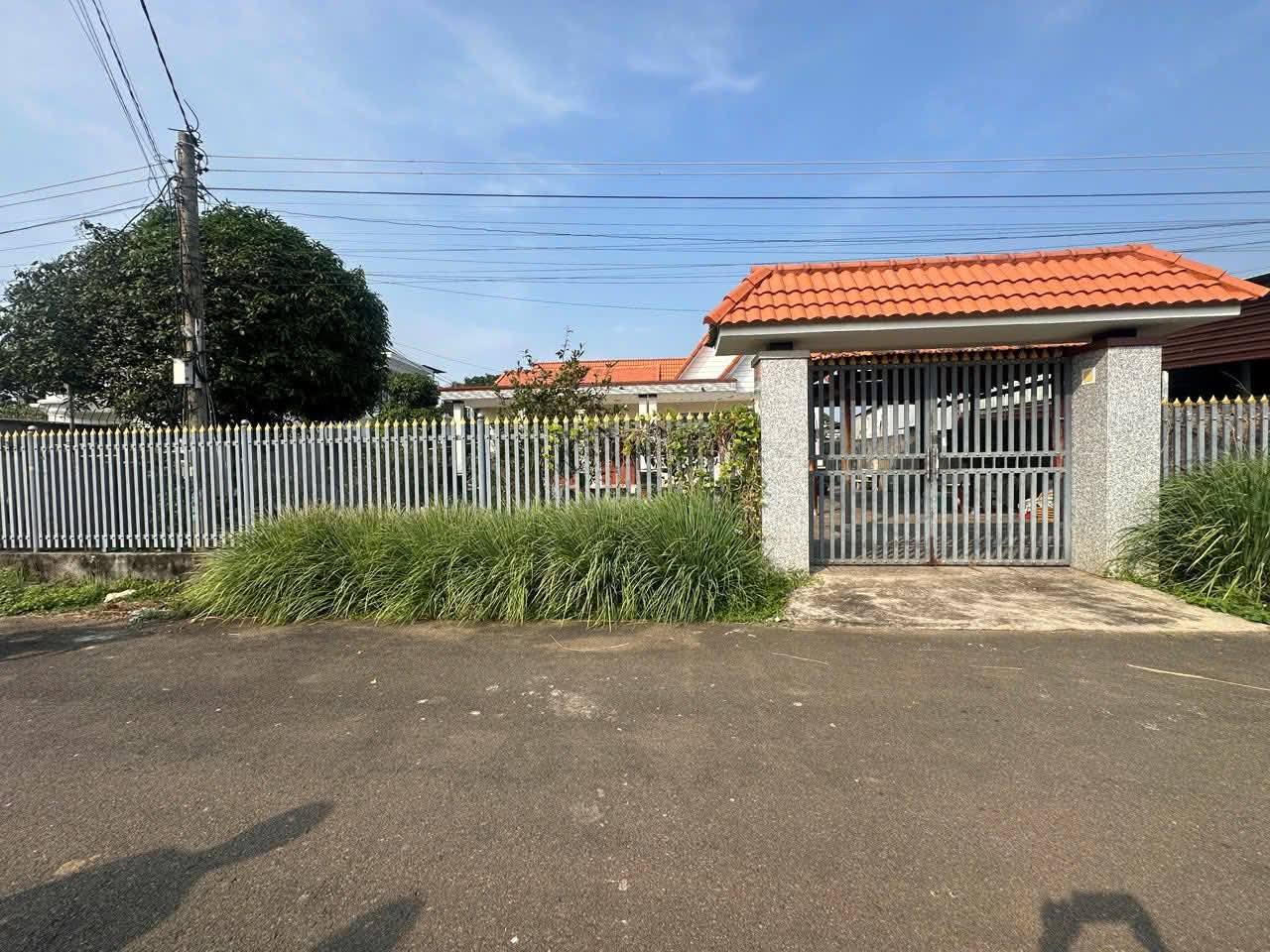 Cần bán nhà mái thái mặt tiền đường nhựa - Hòa Long (Phường Tam Long, TP.HCM)